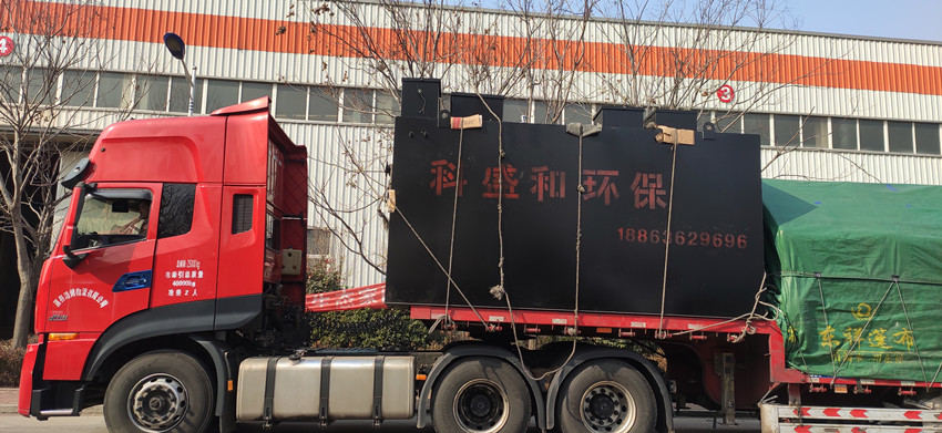 我公司生产的MBR一体化污水处理设备发往重庆！